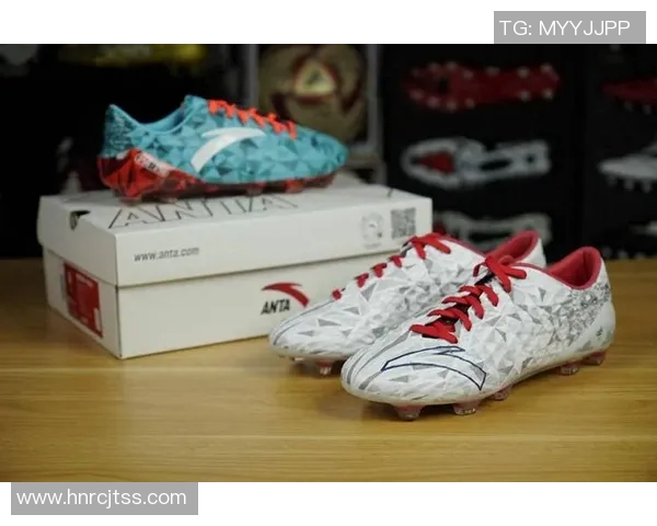 安踏雄狮足球鞋助力球场表现提升让你尽显运动魅力与激情